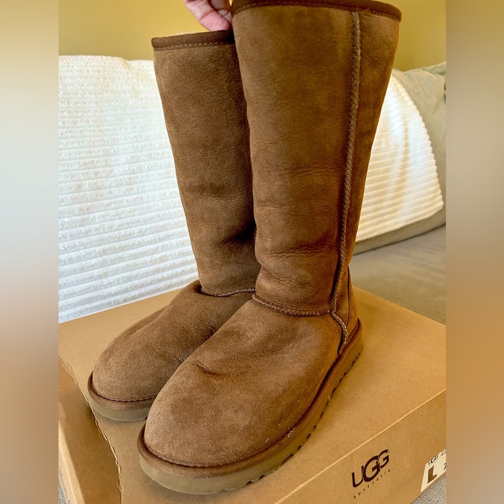 UGG Women’s size 7 classic tall boots-chestnut